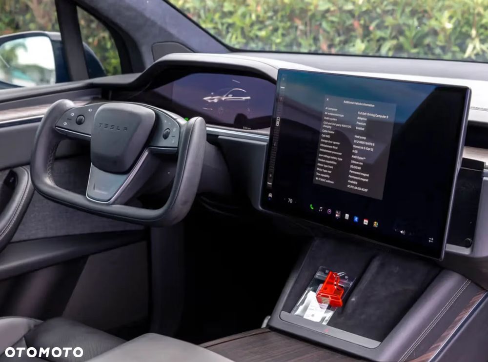 Tesla Model X - 22