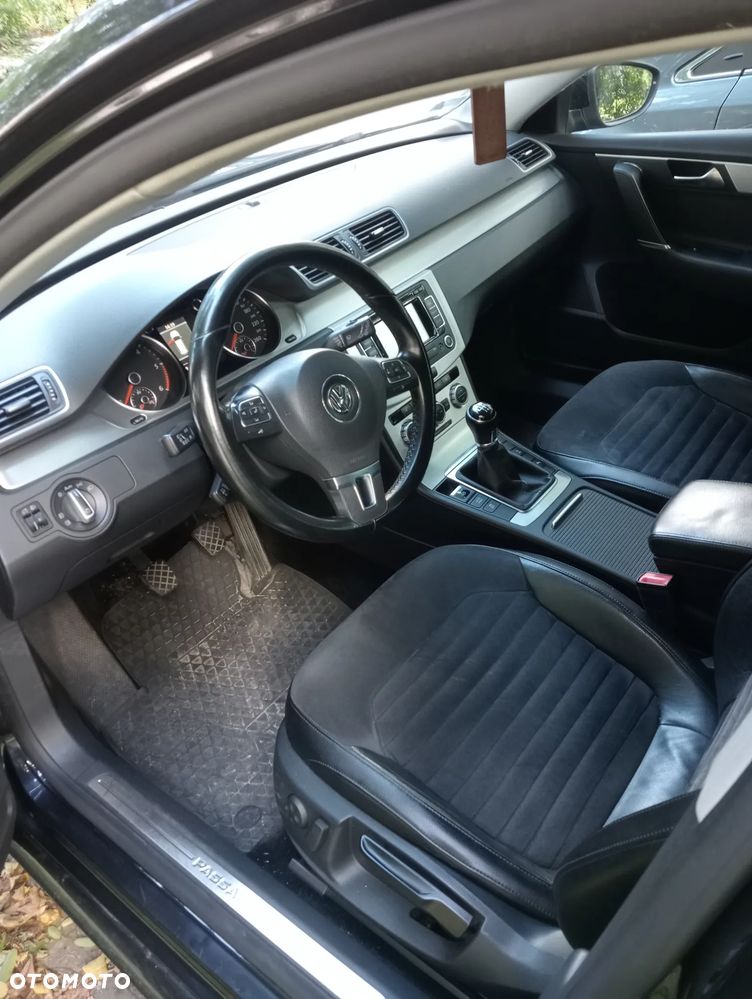 Volkswagen Passat 1.6 TDI Comfortline - 8