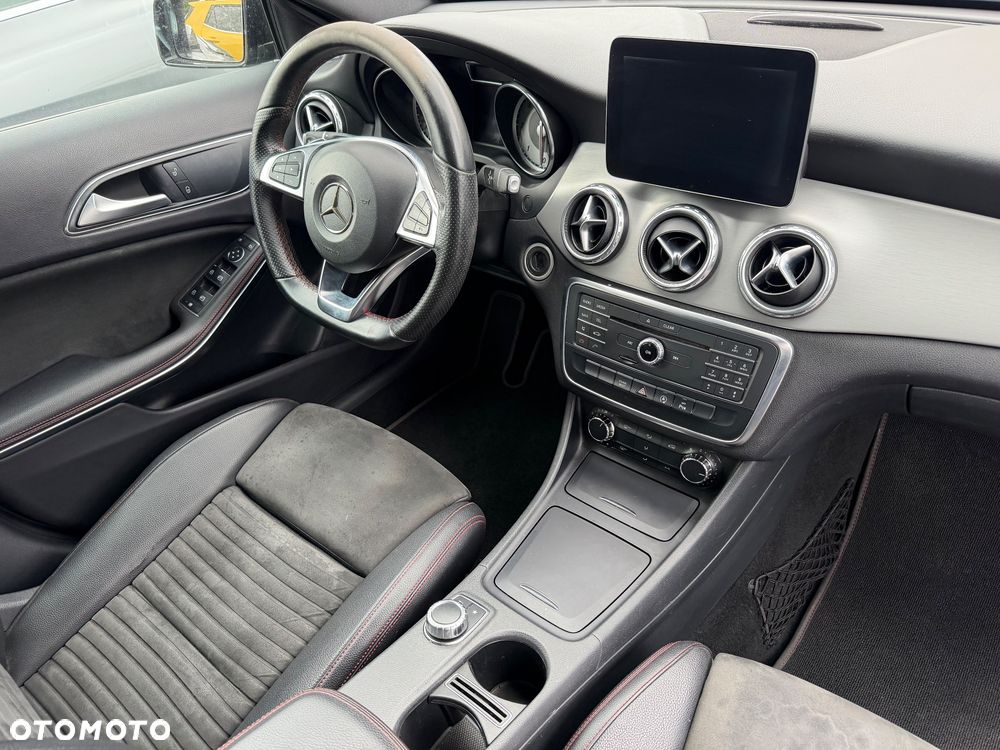 Mercedes-Benz GLA 200 d 4Matic 7G-DCT AMG Line - 12