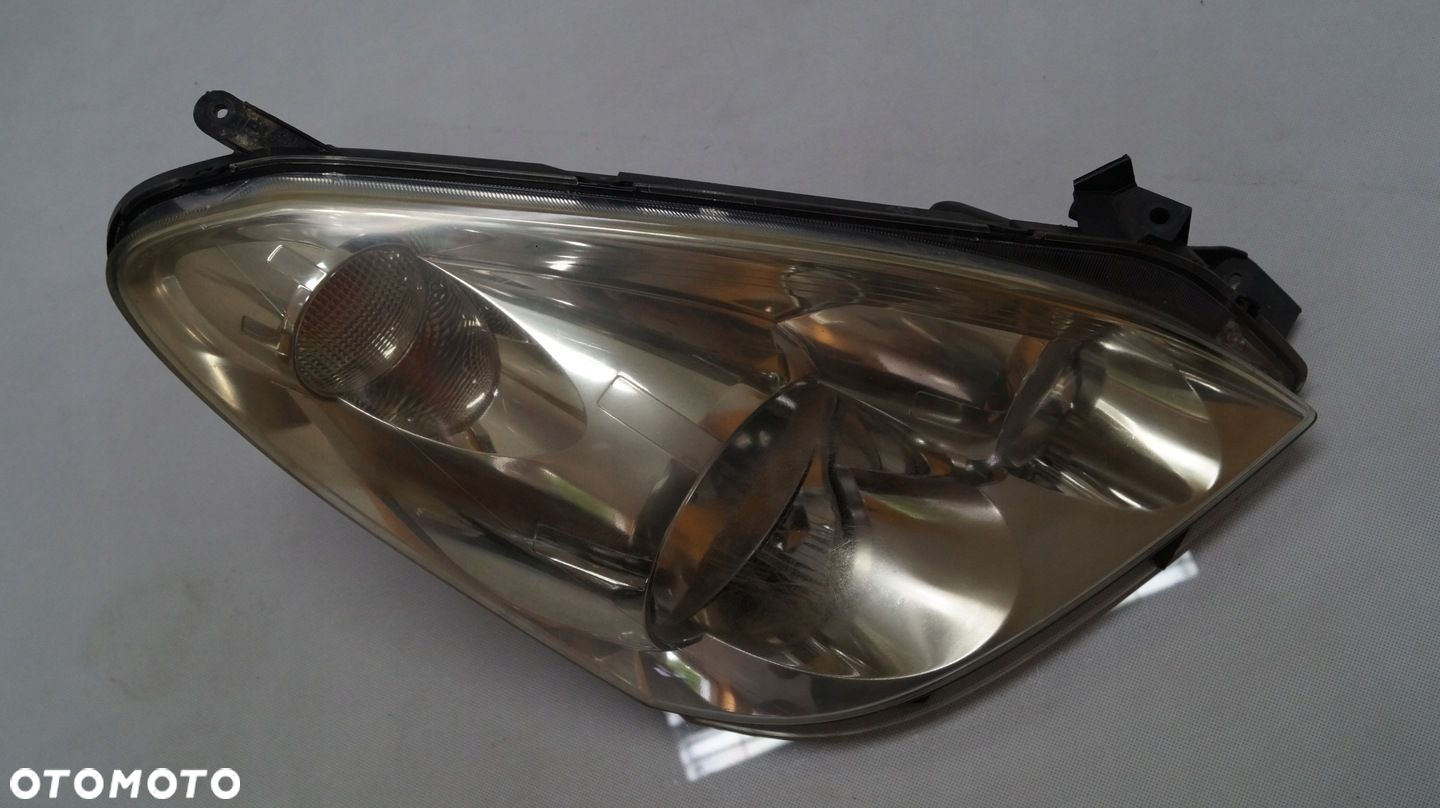LAMPA PRZEDNIA PRAWA TOYOTA COROLLA VERSO II - 7