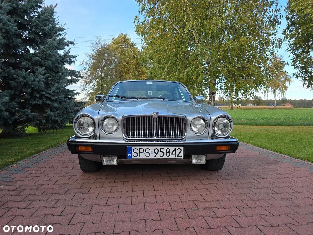 Jaguar XJ - 4