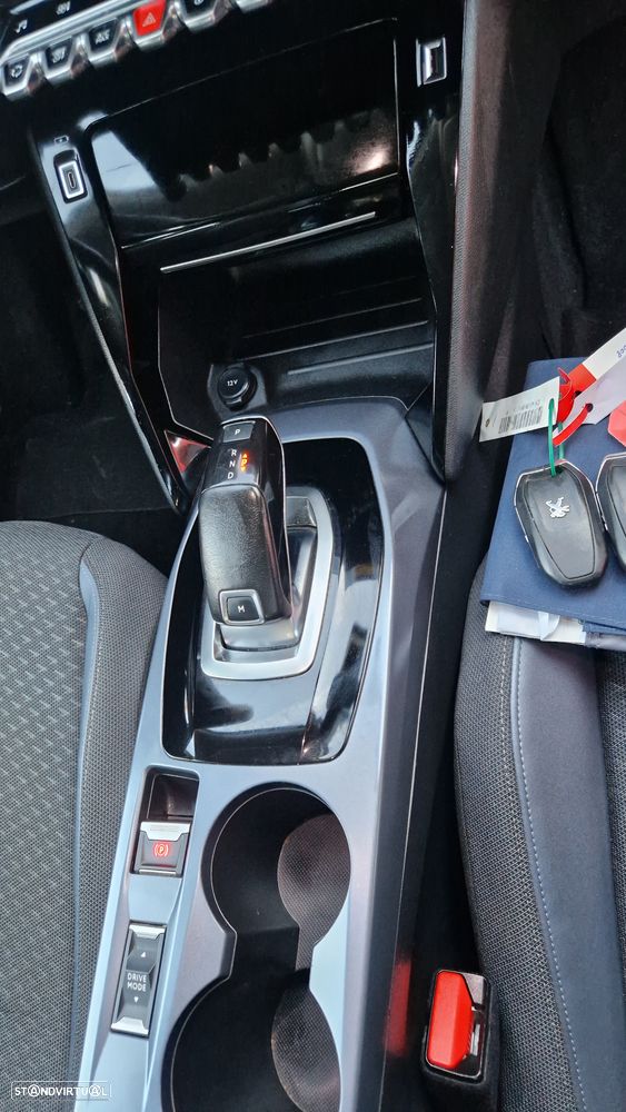 Peugeot 2008 1.5 BlueHDi Allure Pack EAT8 - 33