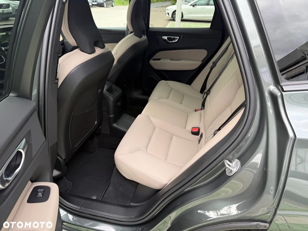 Volvo XC 60 T6 Plug-In Hybrid AWD Ultra Dark - 13