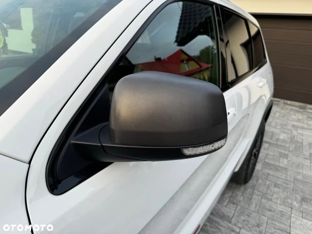 Jeep Grand Cherokee - 12