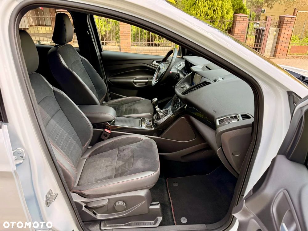 Ford Kuga 1.5 EcoBoost ST-LINE - 20