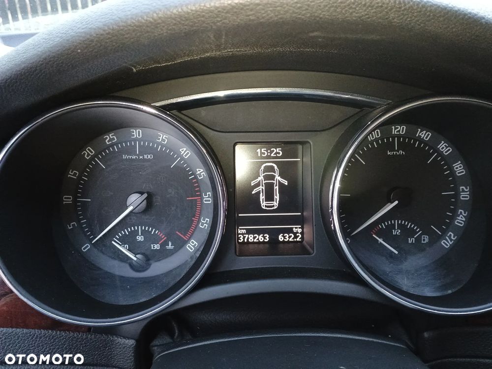 Skoda Superb 2.0 TDI DSG Elegance - 14