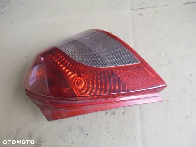 LAMPA PRAWY TYŁ PRAWA TYLNA TOYOTA YARIS II 5D 05-09 - 6