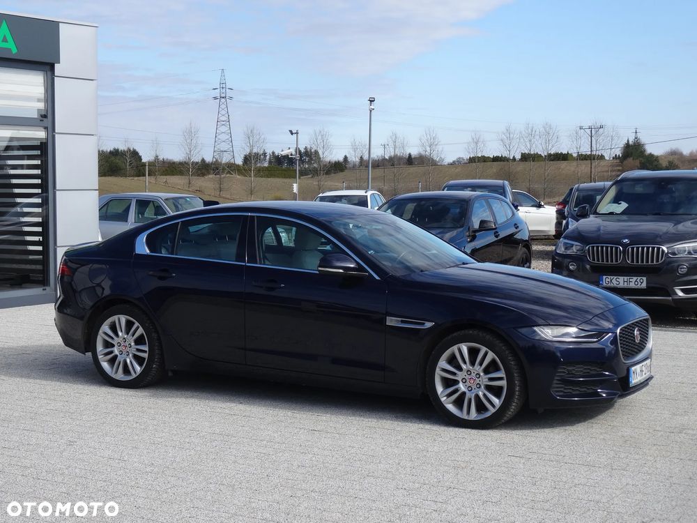 Jaguar XE 2.0 D180 R-Dynamic SE - 3