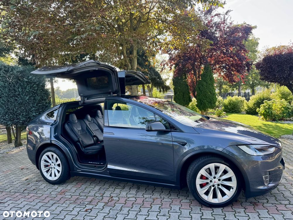 Tesla Model X - 2