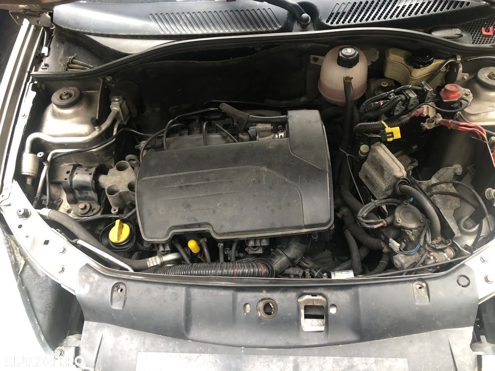 Dezmembrez Renault Clio Thalia 2012 1.2 benzina maro - 4