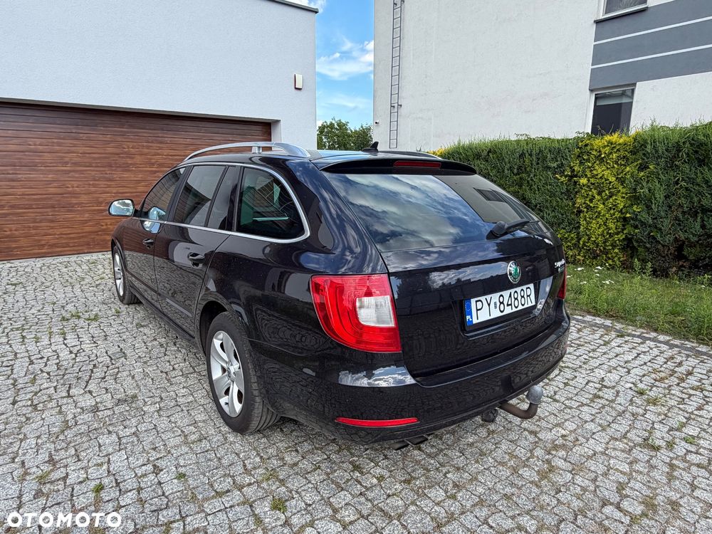 Skoda Superb 2011 photo 3