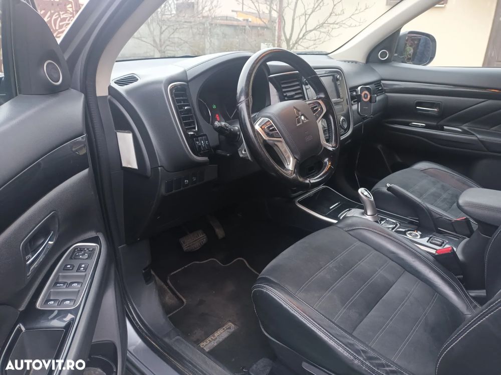 Mitsubishi Outlander 2.0 4WD CVT Plus - 12