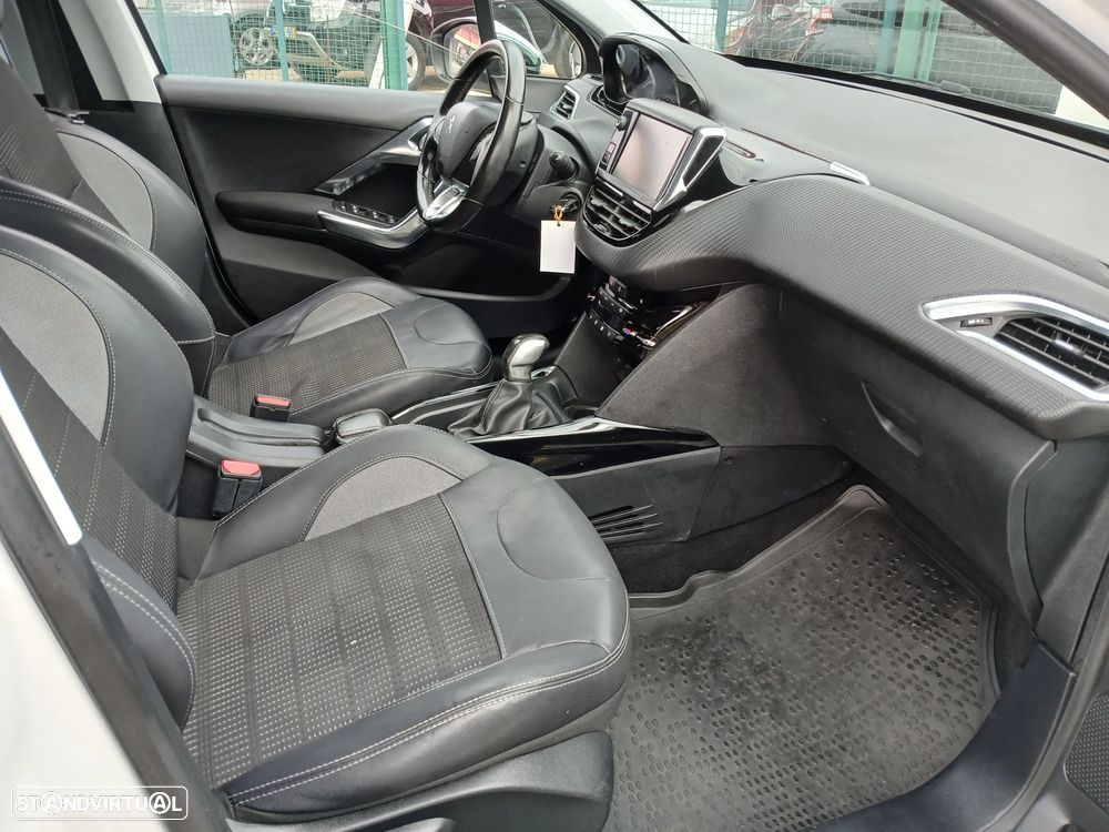 Peugeot 2008 1.2 PureTech Style - 27