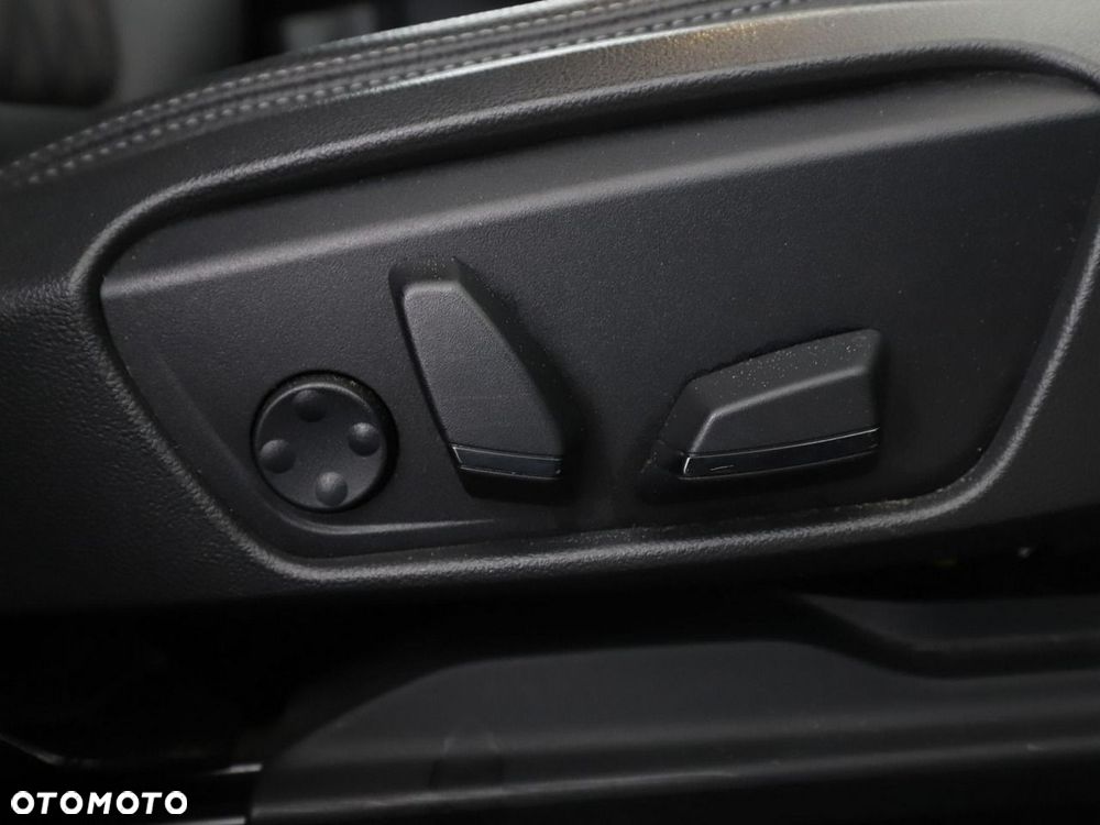 BMW X1 sDrive20d xLine - 38