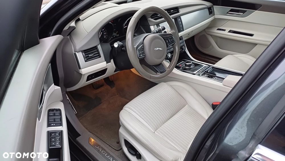 Jaguar XF 20d AWD Prestige - 8
