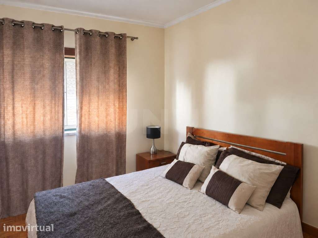 Apartamento T3, com garagem, sótão, várias varandas e excelentes vi... - Grande imagem: 4/16