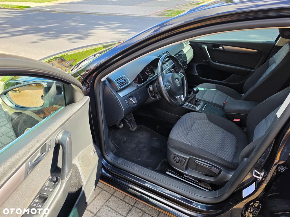 Volkswagen Passat 1.6 TDI BlueMotion Technology Highline - 8