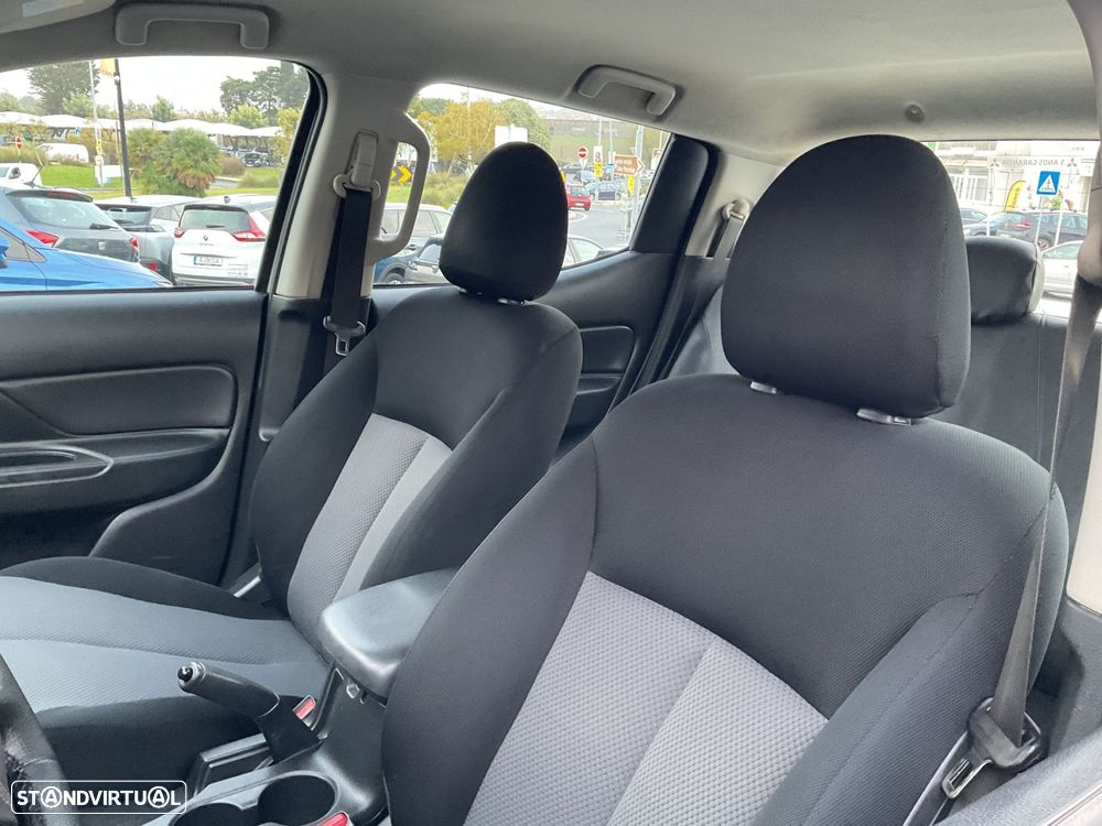 Mitsubishi L200 2.3 DI-D CD Invite Strakar Look 4WD - 24