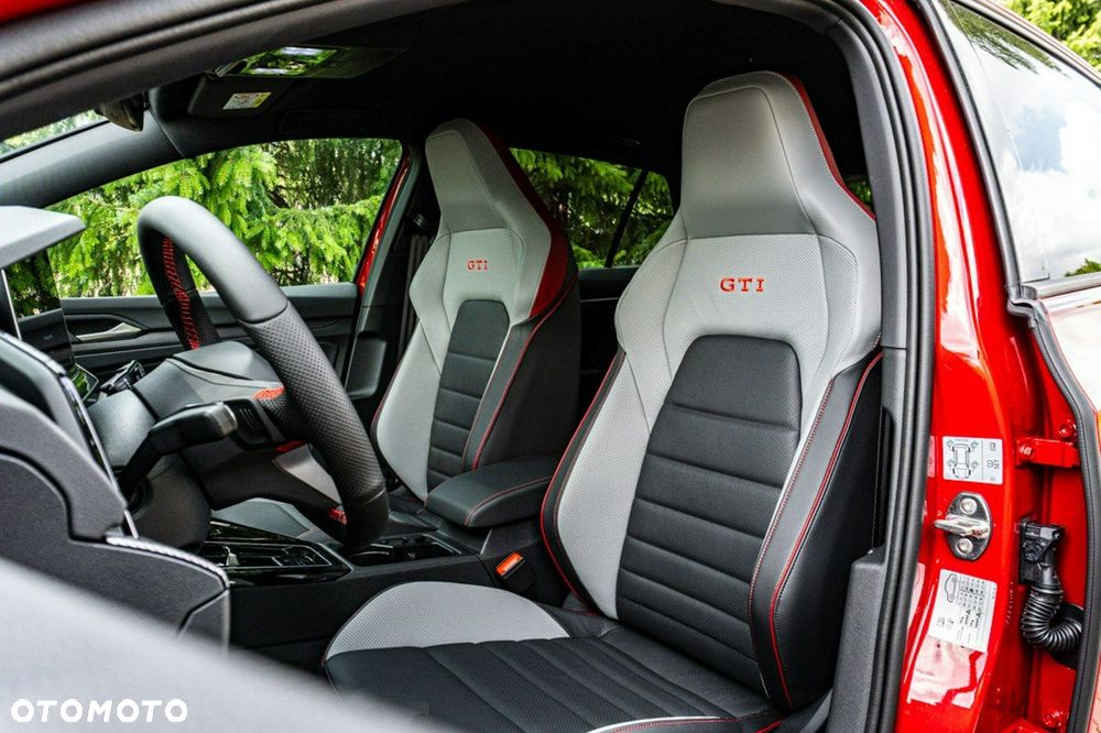 Volkswagen Golf - 24