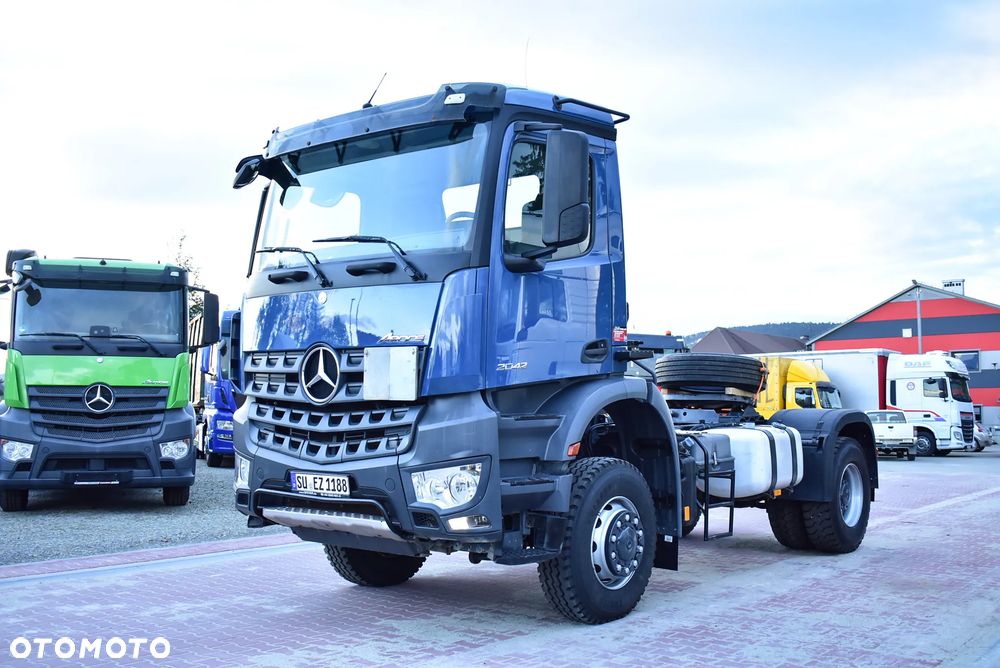 Mercedes-Benz Arocs 2042 !4x4! Na Moście ! Reduktor ! RESOR ! Hydraulika / Rama do zabudowy/ Podwozie/ Pod Kipper / Kiper / Wywrotka/ Hakowiec/ Asenizacyjny/ Kompresor/ Agregat/ Wiertnica/  Sprowadzony z Niemiec ! - 2