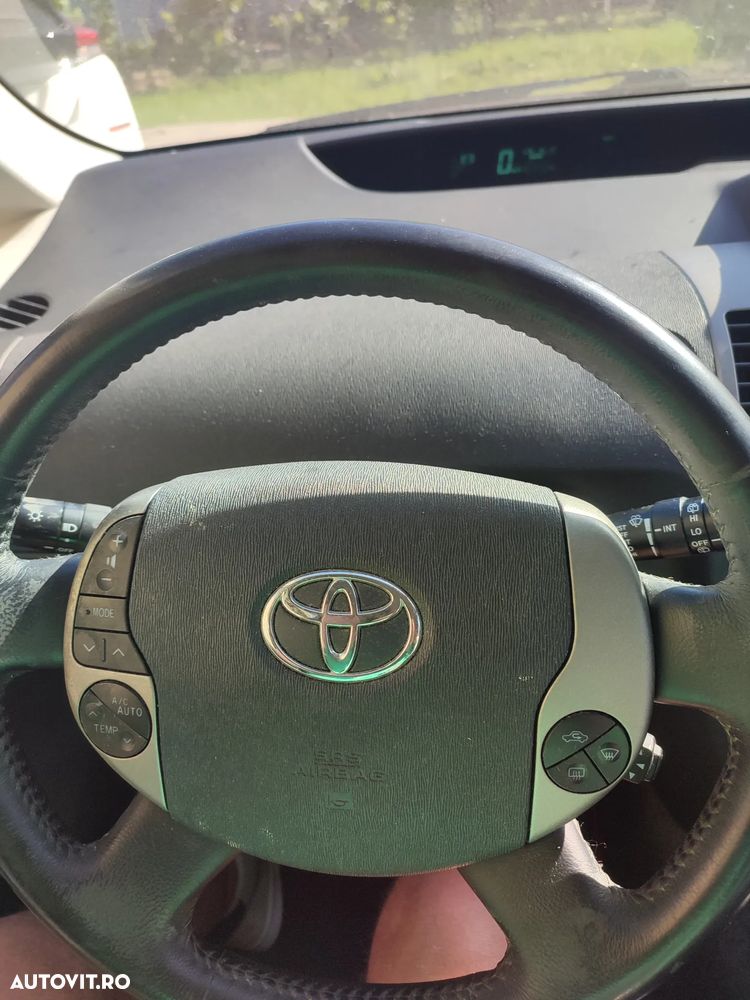 Toyota Prius (Hybrid) Luna - 4