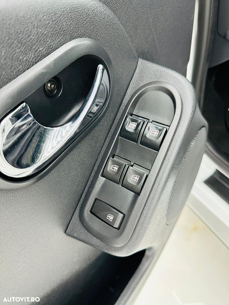 Dacia Duster dCi 110 FAP 4x2 Urban Explorer - 16