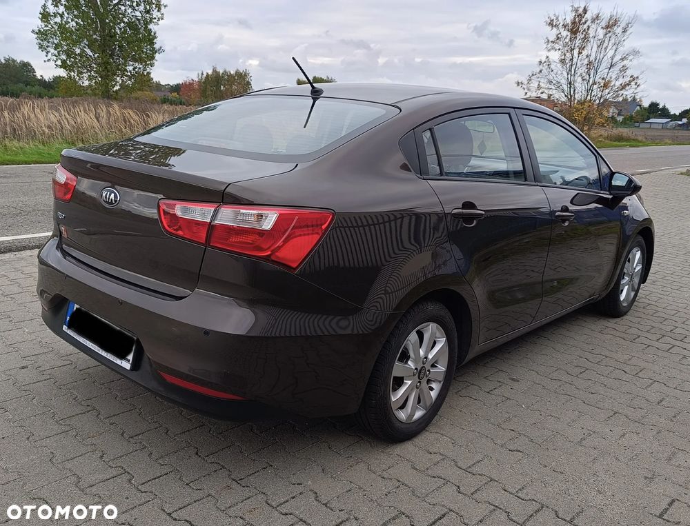 Kia Rio - 12