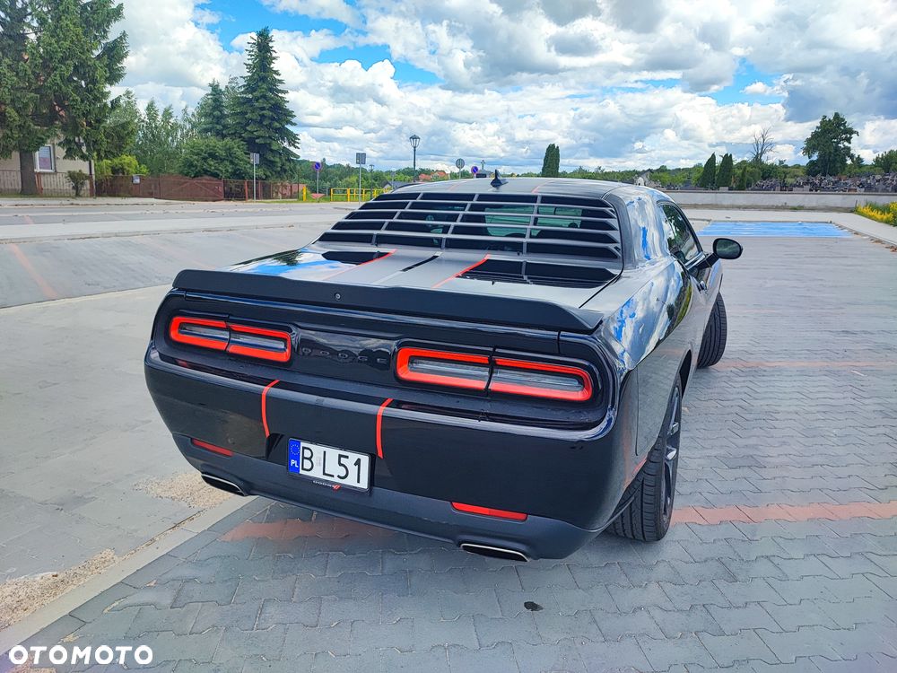 Dodge Challenger - 16