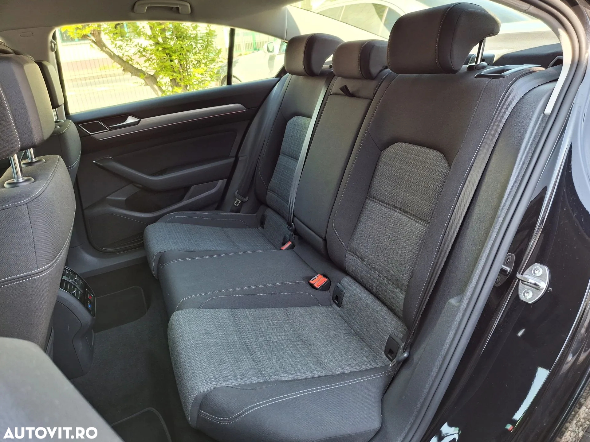 Volkswagen Passat 2.0 TDI SCR DSG Elegance - 17