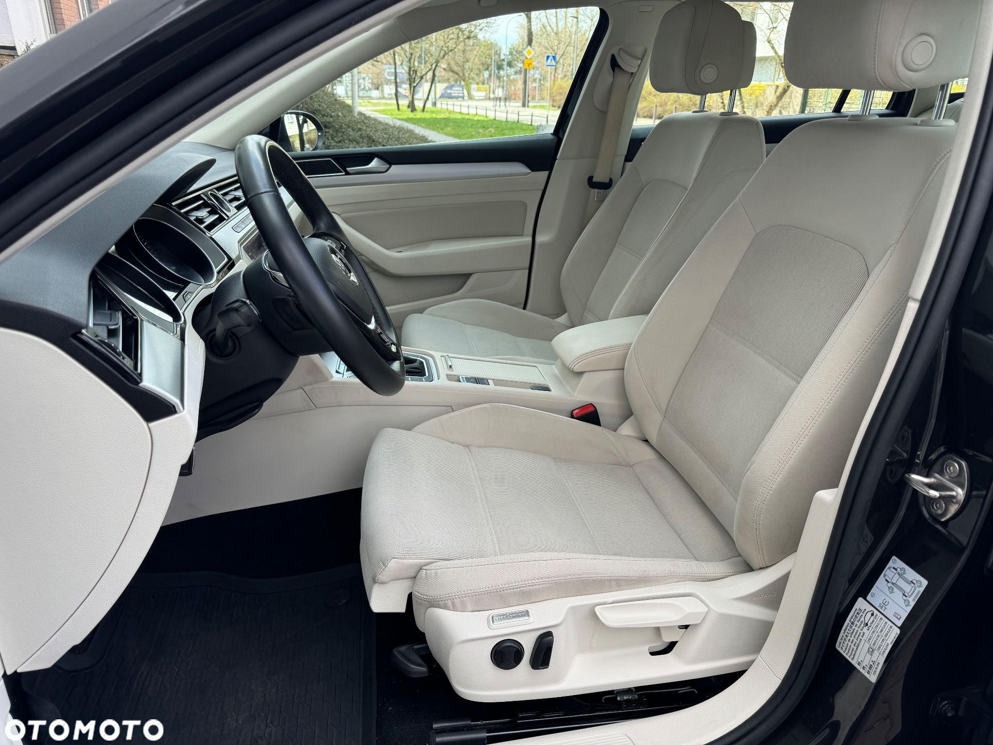Volkswagen Passat Variant 2.0 TDI SCR DSG 4Motion Business - 6