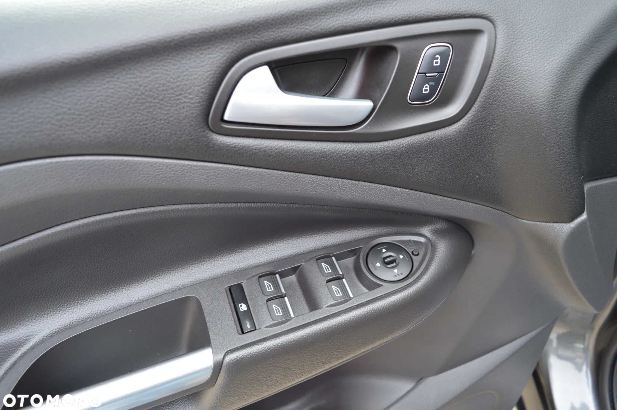 Ford Kuga 1.5 EcoBoost 2x4 Titanium - 23