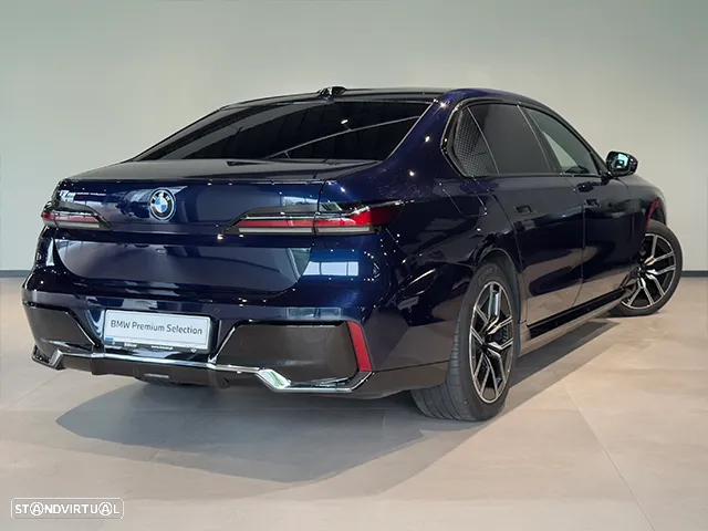 BMW i7 xDrive60 Pack Desportivo M - 5