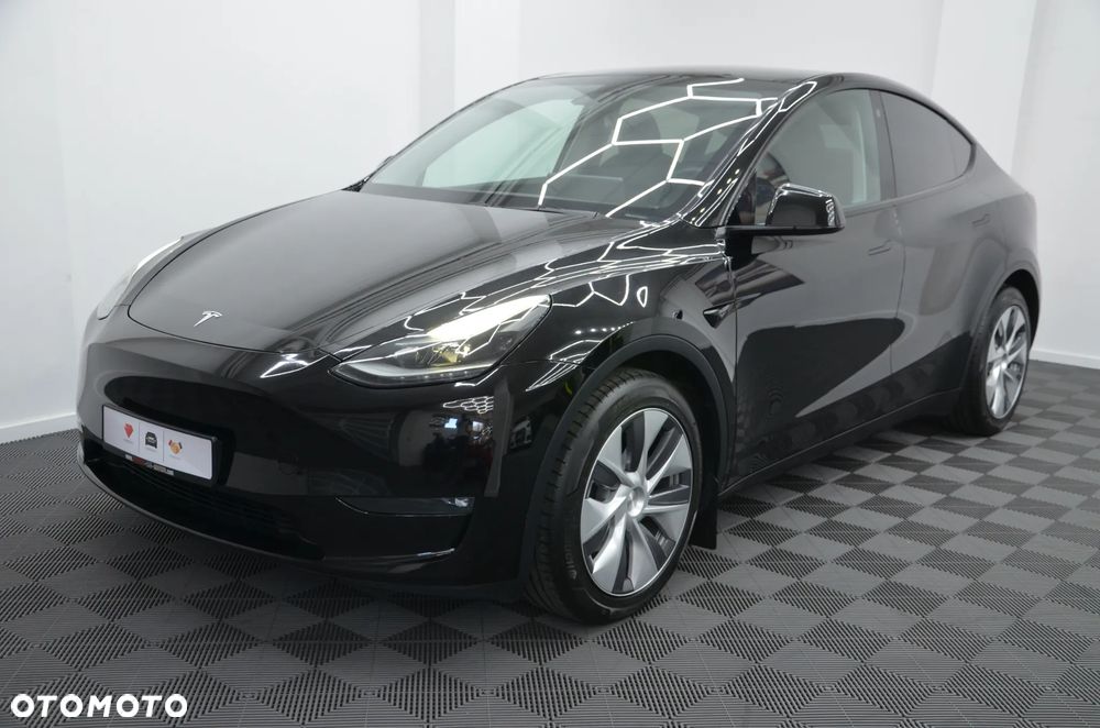 Tesla Model Y Long Range Dual Motor AWD - 4