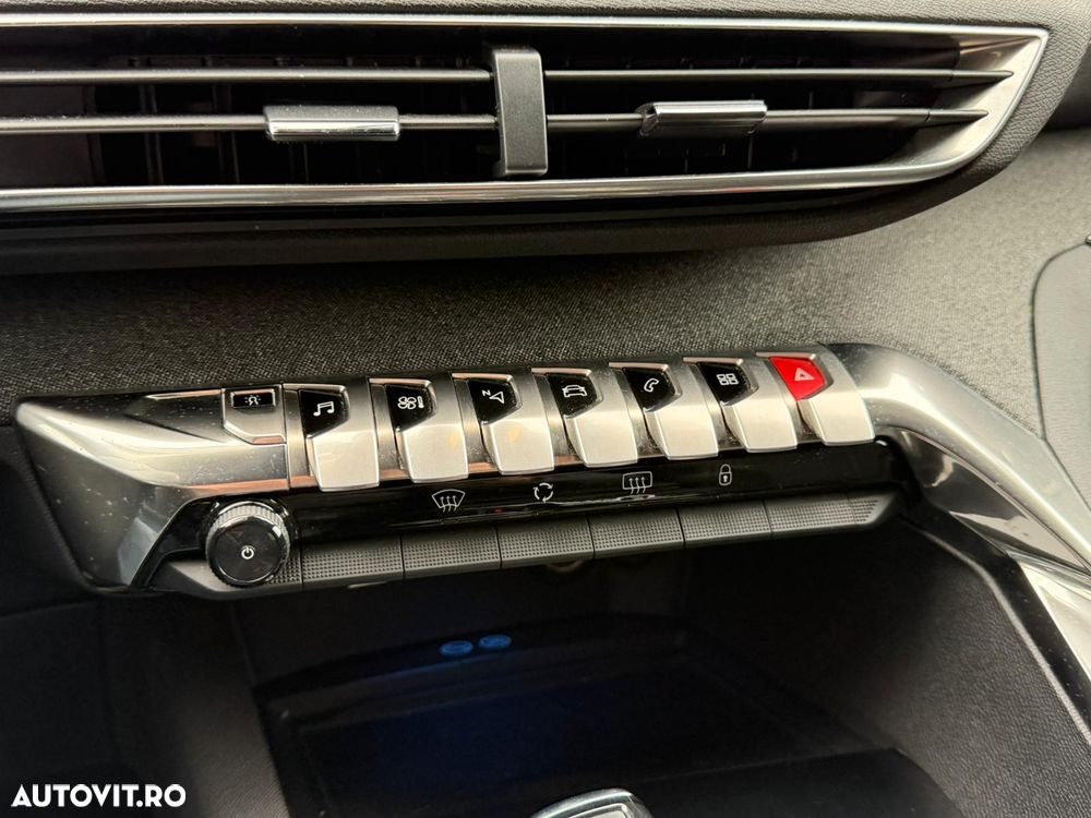 Peugeot 3008 1.2 PureTech Turbo S&S EAT6 GT-Line - 38