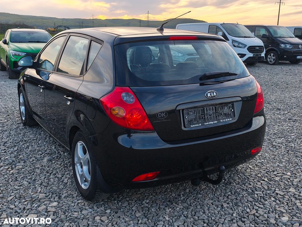 Kia Ceed - 12