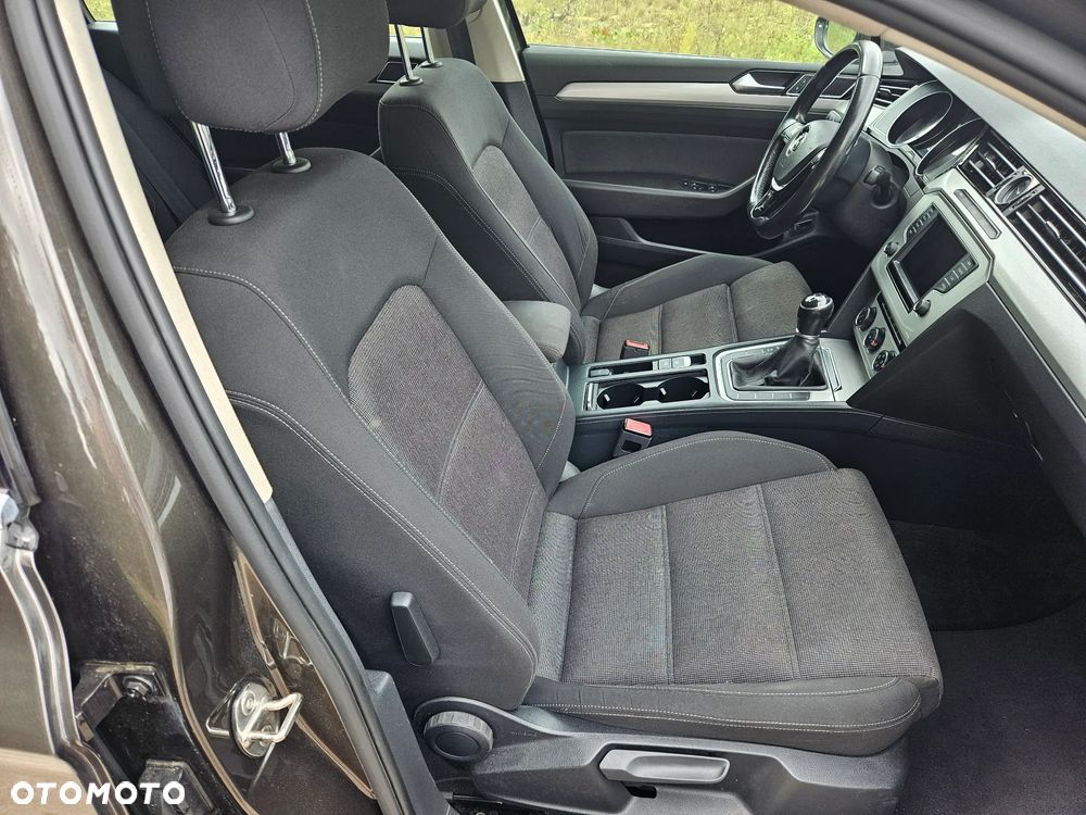 Volkswagen Passat - 13