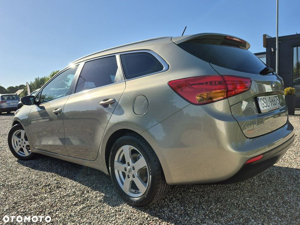 Kia Ceed - 33