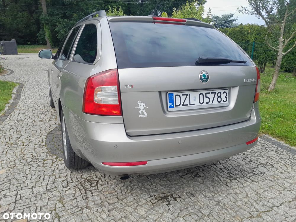 Skoda Octavia 2.0 TDI DSG Elegance - 6