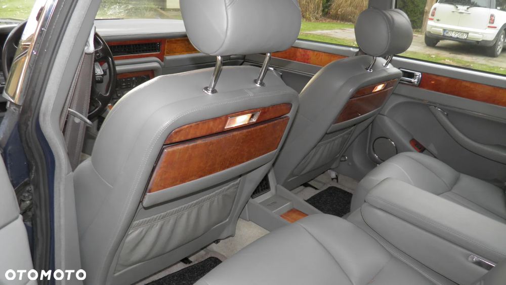 Jaguar Daimler Double Six - 16