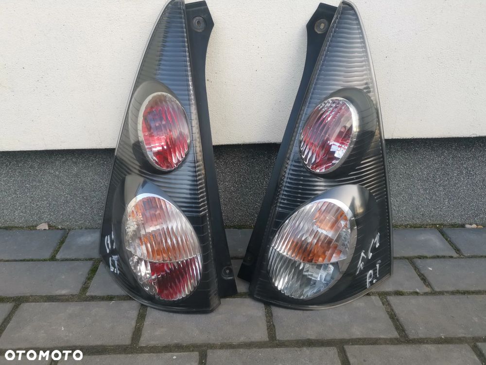 LAMPA TYLNA PRAWA CITROEN C1 - 1