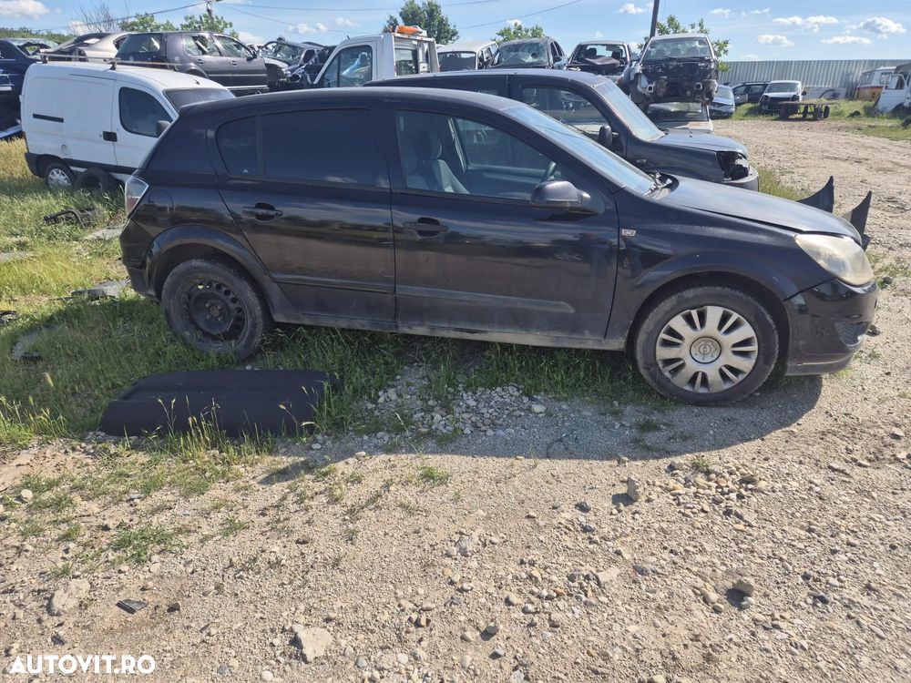 Dezmembrez Opel Astra H - 2