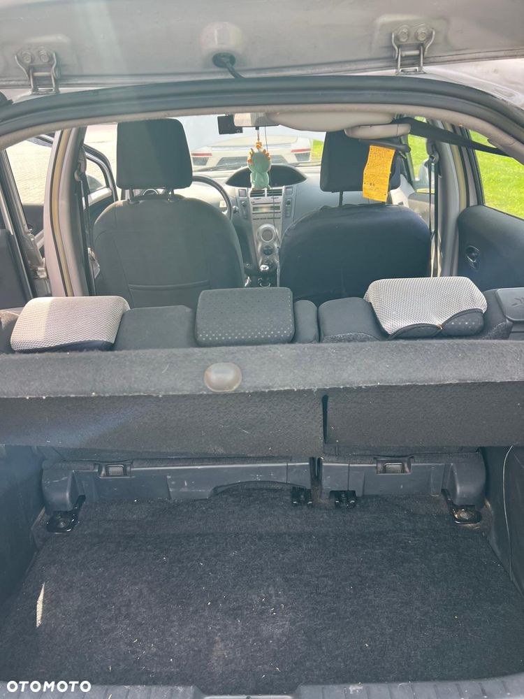 Toyota Yaris 1.0 Premium - 8
