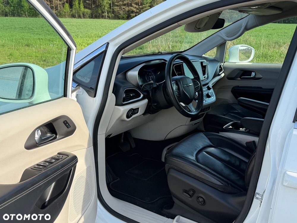 Chrysler Pacifica - 34