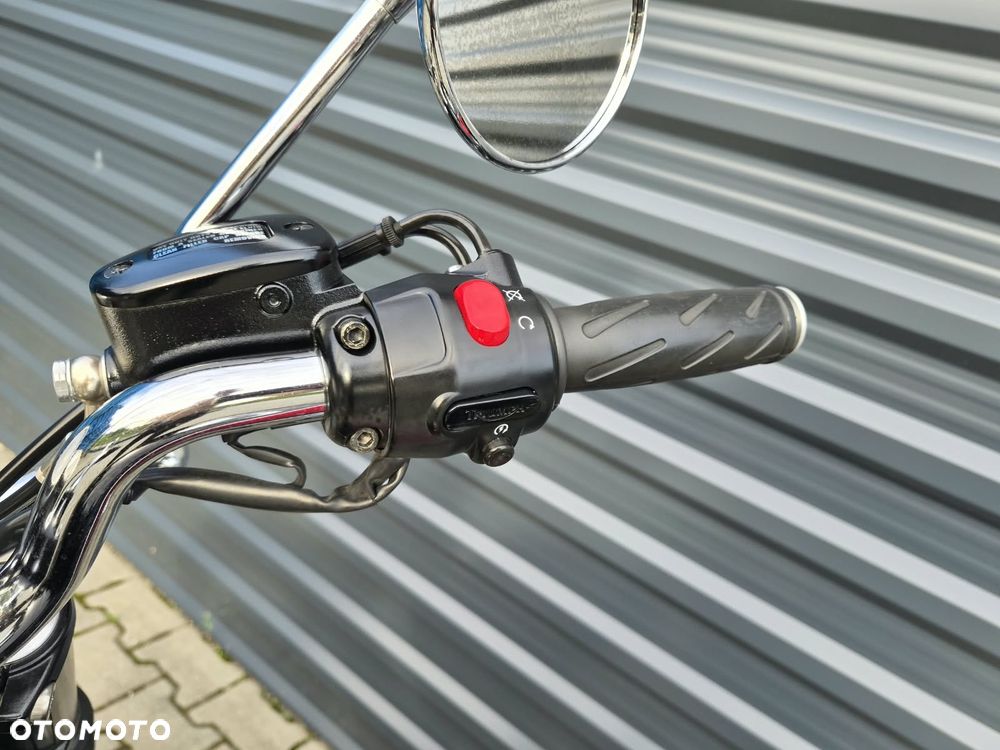 Triumph Bonneville - 23