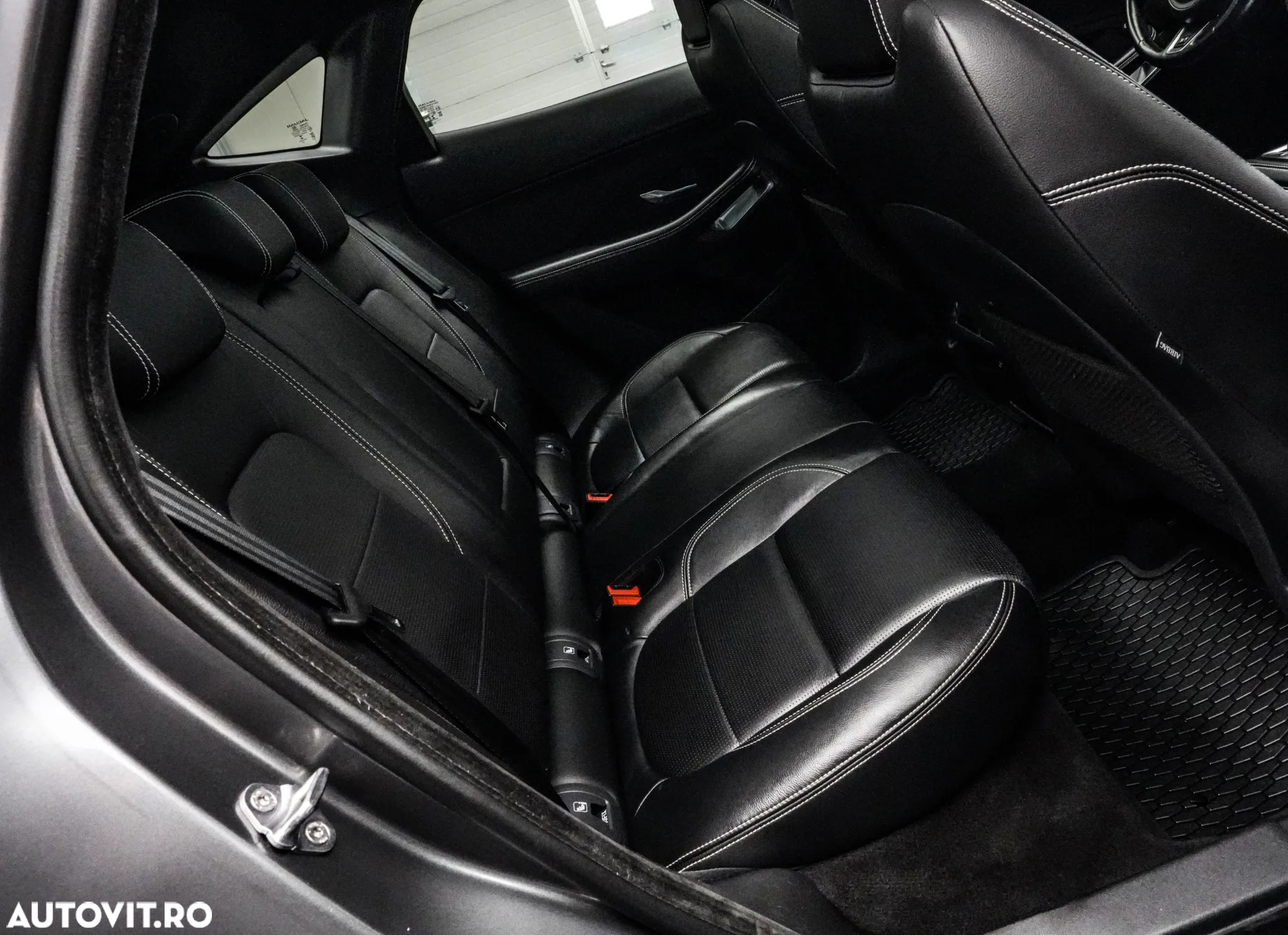 Jaguar E-Pace D150 AWD R-Dynamic S - 17