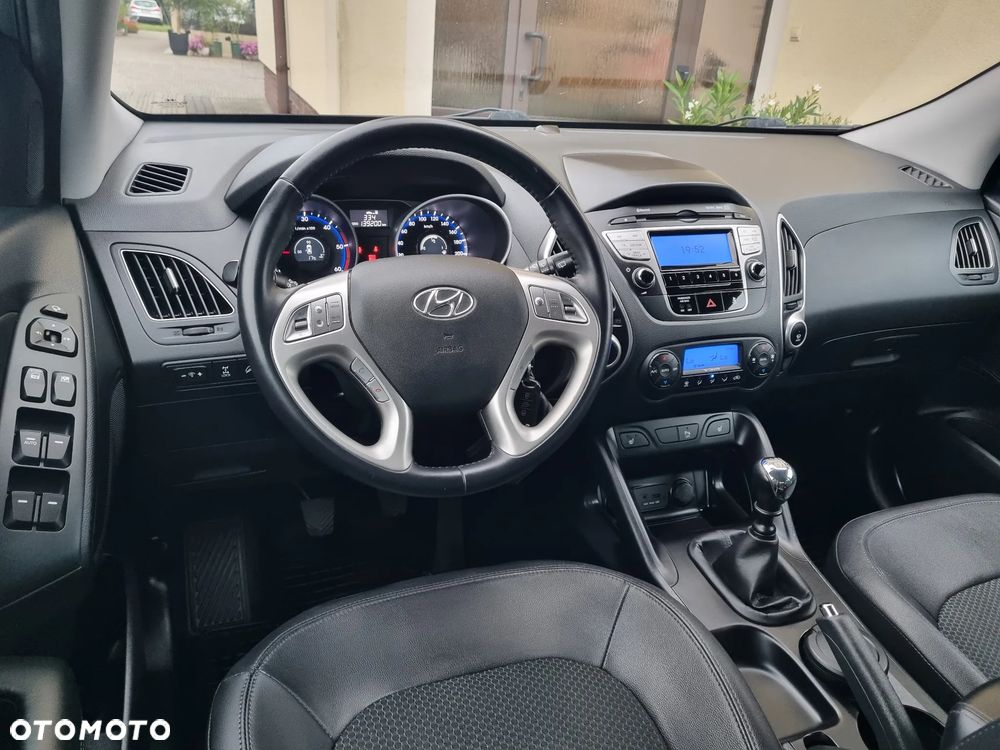 Hyundai ix35 2.0 CRDi 4WD Fifa World Cup Gold Edition - 16