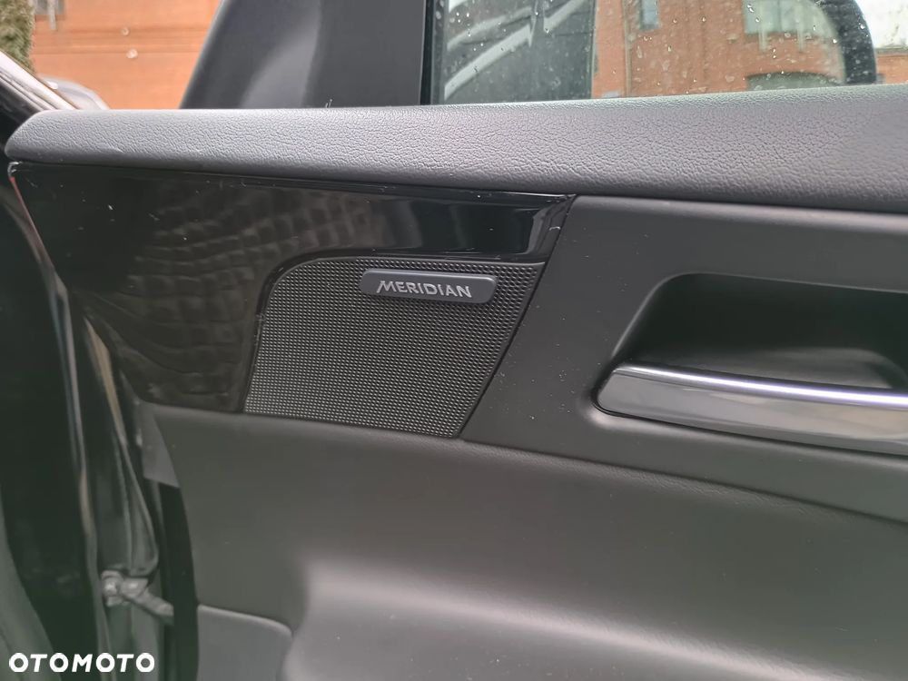 Jaguar XE 25t AWD Portfolio - 8