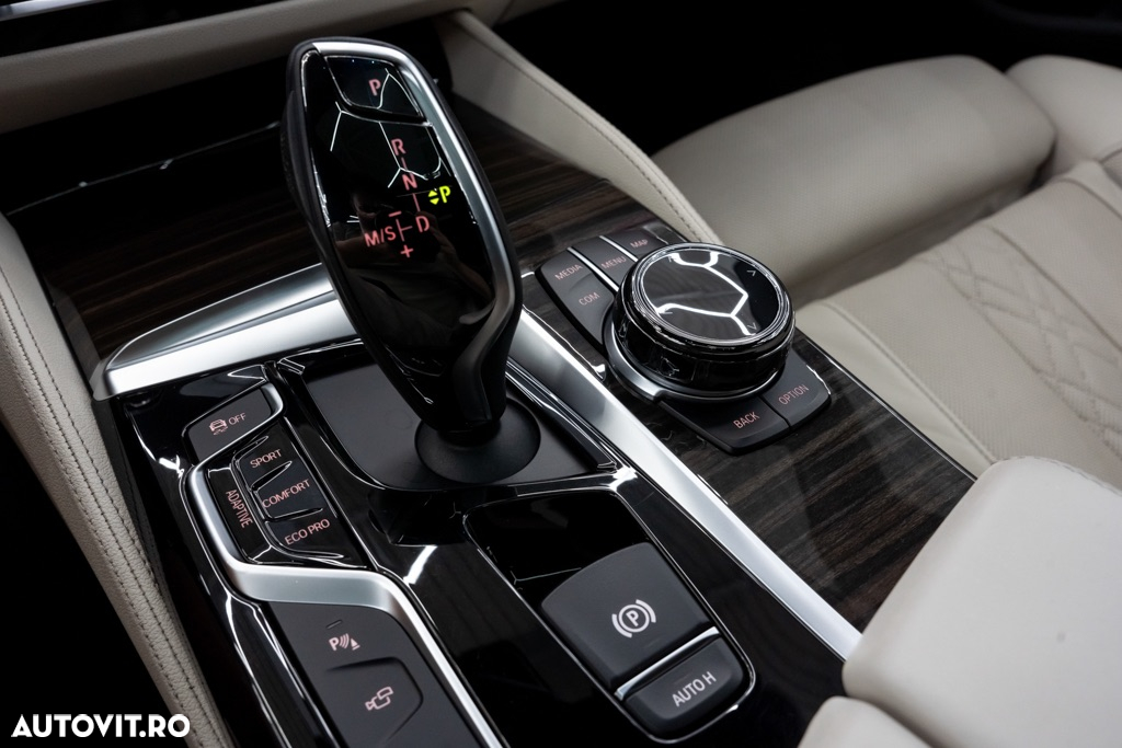 BMW M5 M550i xDrive AT - 37
