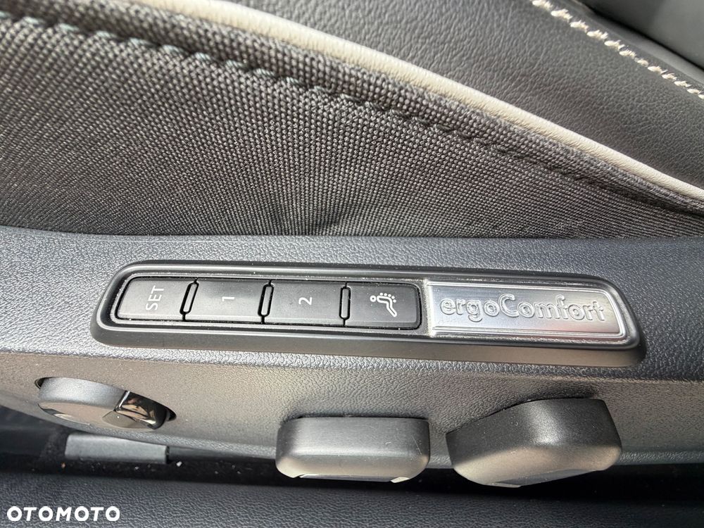 Volkswagen Arteon 2.0 TDI SCR DSG R-Line Edition - 34