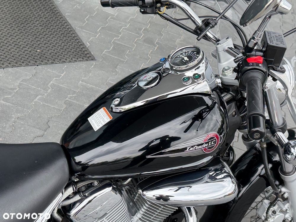 Suzuki Intruder - 13